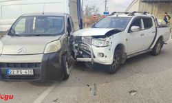 Keşan’da kamyonet ile hafif ticari araç çarpıştı: 2 yaralı