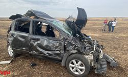 Şanlıurfa’da hafif ticari araç takla attı: 7 yaralı