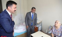 Tunceli Valisi Bülent Tekbıyıkoğlu huzurevi sakinlerini ziyaret etti