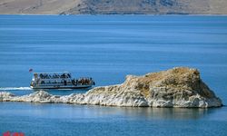 Van Gölü'ndeki Akdamar Adası, yenilenen yüzüyle ziyaretçilerini ağırlayacak