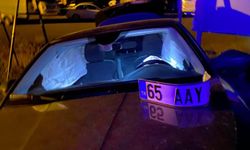 Van'da iki otomobilin çarpıştığı kazada 10 kişi yaralandı
