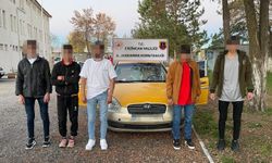 Erzincan'da polisin "dur" ihtarına uymayan araçta 2 düzensiz göçmen yakalandı