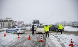 Erzurum-Bingöl kara yolu ağır tonajlı araçların geçişine kapatıldı