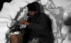 Doğa aşığı adam kendi yaptığı Eskimo evi olan igloda yaşamını sürdürüyor