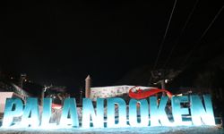 Erzurumluların iftar sonrası aktivitesi Palandöken'de gece kayağı oldu