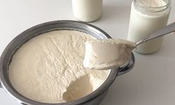 Uzmanlardan Uyarı: Yoğurdun Üstündeki Sarı Su Çöpe Değil!