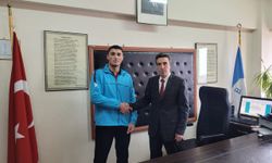 Üzümlü Anadolu Lisesi Bilek Güreşinde Türkiye 1'incisi