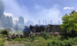 Kars'ta bir ev ile 3 ahır ve samanlık yandı