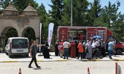Vakıflar Bölge Müdürlüğü Arefe günü çorba dağıtımı yaptı