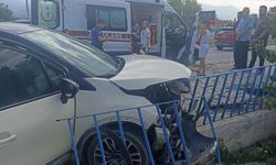 Erzincan’da otomobil ile hafif ticari araç çarpıştı, 7 kişi yaralandı