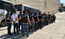 Elazığ'da organize suç örgütüne yönelik operasyonda yakalanan 17 şüpheli adliyeye sevk edildi