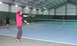 Erzurum'da kapalı hale getirilen Mevlana Vadisindeki tenis kortu sezona hazır