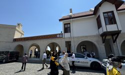 Turistik Tatvan Treni Elazığ'da mola verdi, yolcular şehri gezdi