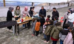 Kilometrelerce yol katedip kırsaldaki çocuklar için "Narin Kütüphanesi" kurdular