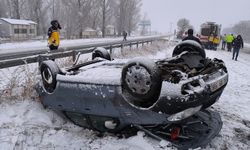 Ağrı'da iki ayrı trafik kazasında 3 kişi yaralandı