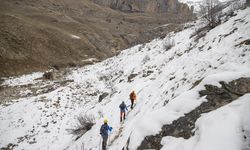 Dağcılar Tunceli'nin zirvelerindeki güzellikler için kar ve tipiye göğüs geriyor