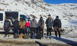 Kardaki ayak izleri kaçakçıları ele verdi