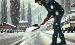 Karla mücadelede tuz hala vazgeçilmezlerden: Tuz yollardaki buzlanmayı önlüyor