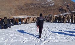 Van’da Güvenlik Korucularına Çığda Arama Kurtarma Eğitimi