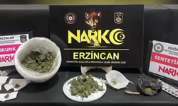 Erzincan’da Uyuşturucu Operasyonu: 59,97 Gram Skunk ve Sentetik Hap Ele Geçirildi (VİDEO)