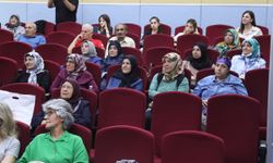46 Yıllık Dostluk Aynı Sıraya Taşındı: Dünürler Şimdi Sınıf Arkadaşı