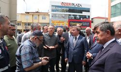 Erzincan Valisi Aydoğdu yangında zarar gören esnafı ziyaret etti