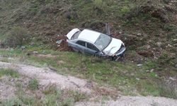 Erzincan’da Otomobil Şarampole Devrildi: 3 Yaralı