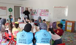 Erzincan’da gönüllüler minik kalplere renk kattı