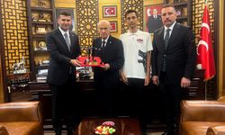 "TÜRKHAN" İHA Prototipi Devlet Bahçeli’ye Takdim Edildi