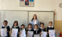 Malatya Yeşilyurt’ta Minik Öğrencilerden Anlamlı Destek: Karnelerine Türkiye ve Filistin Bayrağı Yapıştırdılar