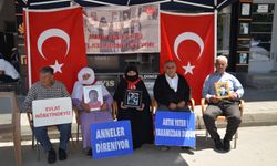 Muş’ta PKK Terörüne Karşı Evlat Nöbeti: Aileler Çocuklarına Kavuşma Umudunu Her Hafta DEM Parti Önünde Yaşatıyor