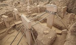 Göbeklitepe’nin Sessiz Taşları: 12.000 Yıllık T Şeklindeki Mesajın Sırrı Ne?