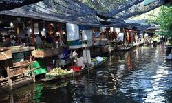 Dünyanın En İlginç Pazarları: Bangkok’un Sularında, Pekin’in Tencerelerinde, Bolivya’nın Ritüellerinde Yolculuk