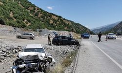 Erzincan'da Feci Kaza: 1 Yaşındaki Bebek ve Ailesi Yaralandı (VİDEO HABER)