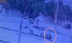Otomobil ile Bisikletin Çarpışma Anı Saniye Saniye Kaydedildi (VİDEO)