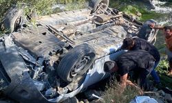 Erzincan’da Otomobil Dereye Uçtu: 2’si Çocuk 6 Kişi Yaralandı