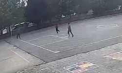 Erzincan’da Öğrencileri Tehlikeden Müdür Kurtardı: Boşta Giden Araç Son Anda Durduruldu (VİDEO)