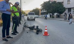Hafif Ticari Araç ile Elektrikli Bisiklet Çarpıştı: 10 Yaşındaki Çocuk Ağır Yaralı (VİDEO)