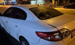 Erzincan'da Gece Yarısı Araca Saldırı: Kiralık Araç Kullanılamaz Hale Geldi! (VİDEO)