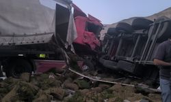 Erzincan Beşgöz Mevkiinde Korkutan Tır Kazası: 2 Yaralı