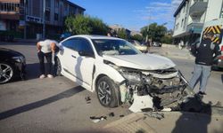 ERZİNCAN İŞ SAATİNDE KİLİTLENDİ! O KAVŞAKTA FECİ KAZA!