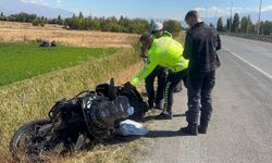 Erzincan'da Feci Kaza: Motosiklet Sürücüsü Bariyerlere Çarptı, Hayatını Kaybetti  (VİDEO)