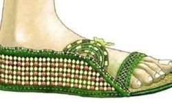 Tutankhamun’un Altın İşlemeli Ayakkabısı: Antik Mısır’ın Lüks ve İnceliğinin İzleri