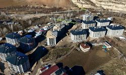 Arsa Yok Denilen Kemah’ta Dağlar Şehre Dönüşüyor