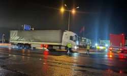 Erzincan’da Yoğun Kar Yağışı Nedeniyle Sakaltutan ve Gümüşhane Yolu Kapandı (VİDEO)