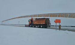 Erzincan’da Kış Çilesi: Geçitlerde Ulaşım Güçlükle Sağlanıyor