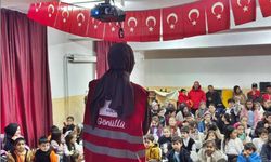 İyilik Sıralardan Yükseldi: Kızılay Gönüllüleri Minik Yüreklerle Buluştu