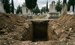 Kadınlar Neden Erkeklerden Daha Derine Gömülüyor?