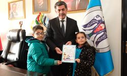 Minik Öğrencilerden Başkan Aksun’a Belge