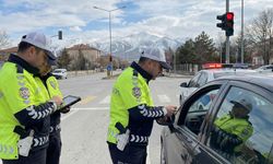 Sürücülere "Kırmızı" Alarm: O Hata Ehliyetinizi Yakar!